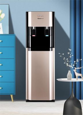 Casilla de plástico automático de carga de agua de botella de fondo caliente y frío