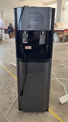 Casilla de plástico automático de carga de agua de botella de fondo caliente y frío