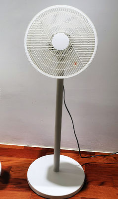 Ventilador de refrigeración comercial de tres velocidades de viento Ventilador de pedestal Ventilador de soporte
