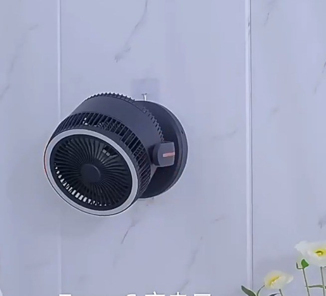 5V Household Baño Cocina Ventilador de pared Pared colgada Tremendo la cabeza Viento Ventilador de circulación de aire
